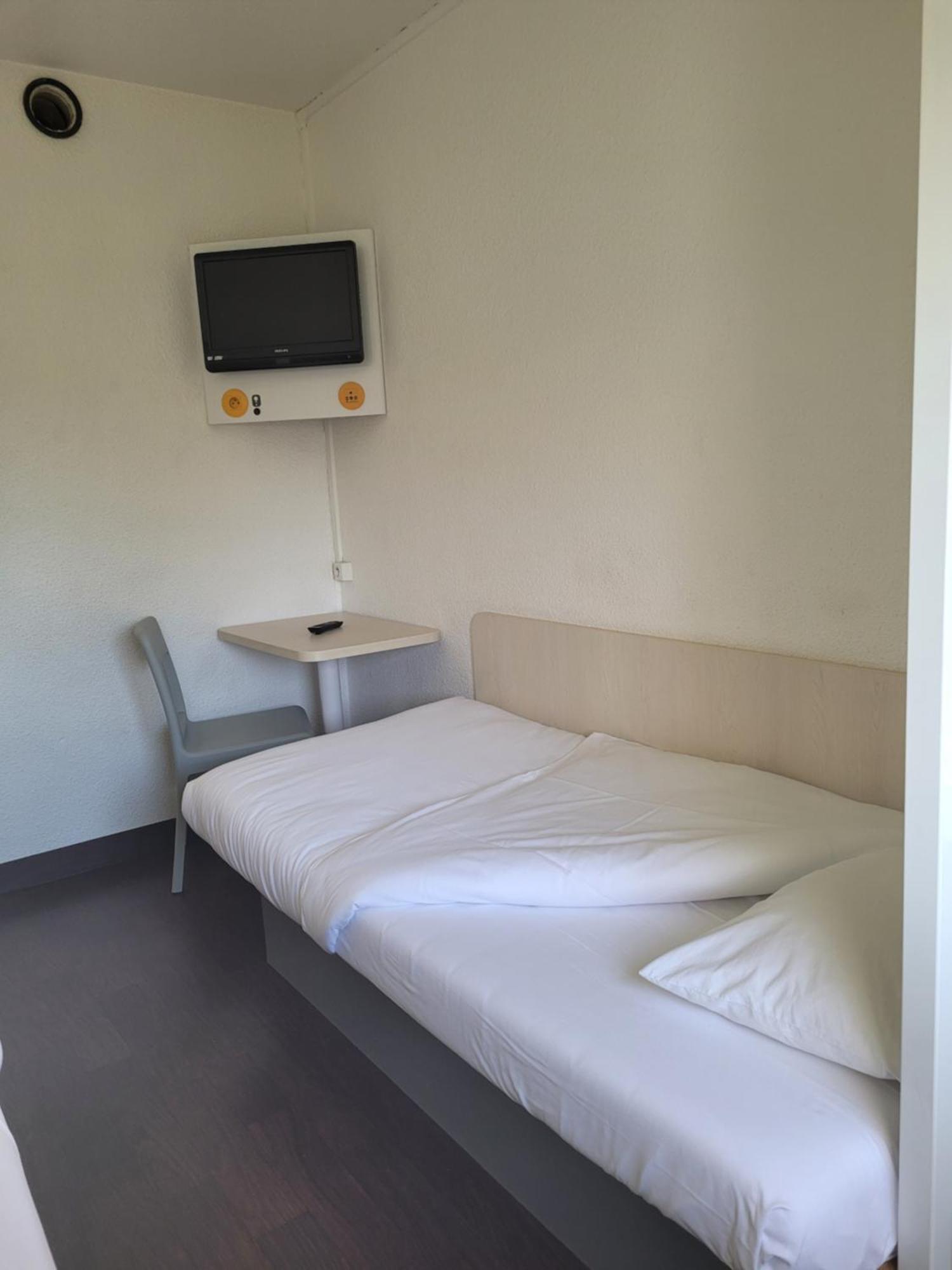Tip Hotel Cambrai Ex Hotel F1 ภายนอก รูปภาพ
