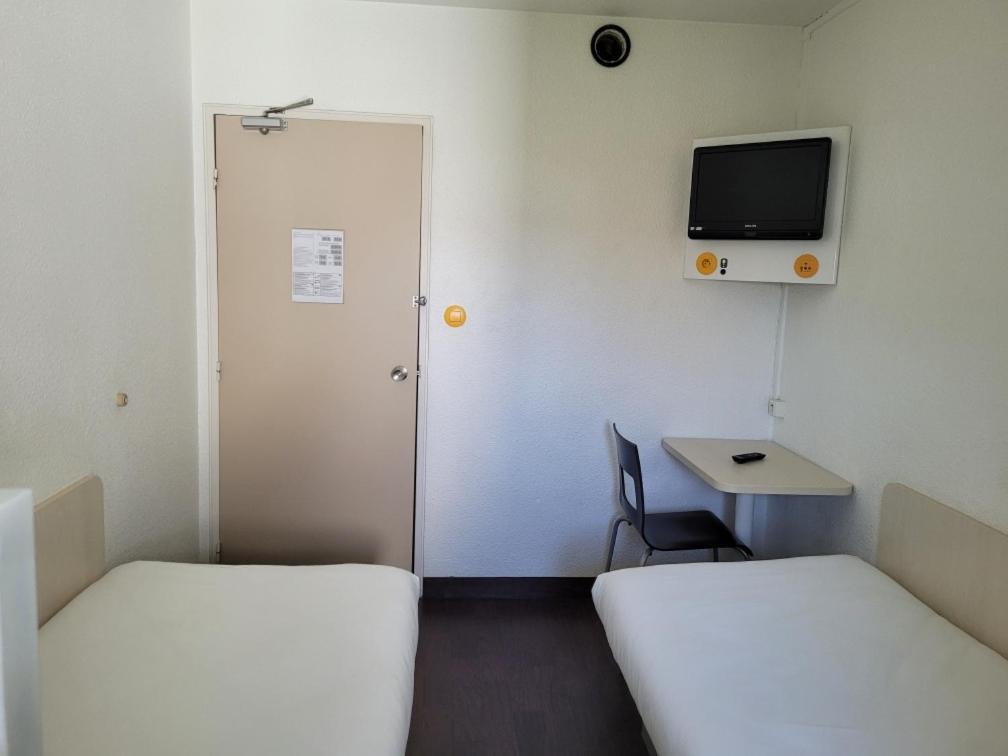 Tip Hotel Cambrai Ex Hotel F1 ภายนอก รูปภาพ