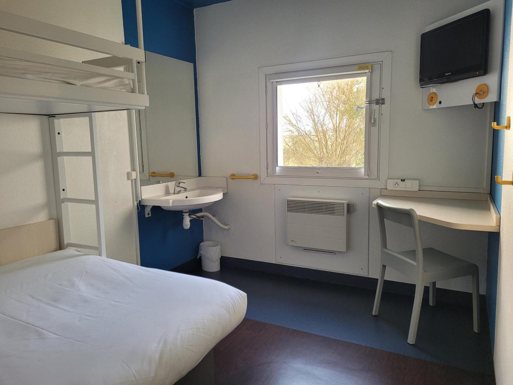 Tip Hotel Cambrai Ex Hotel F1 ภายนอก รูปภาพ